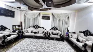 طقم كراسي مصري بحاله جيده جدا وبسعر مغري مع الستائر