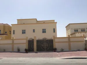 للإيجار استيديو نظيف وراقي في مدينة الرياض اماره بوظبي سعر 3000 الف شامل الفواتير الدفع شيكات فقط