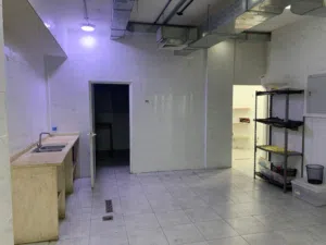 مستودع (تسوية) 90م2 للإيجار بجانب مطعم المهندس/العقبة