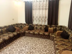 فراش عربي 4 فرشات كبار وثلاث زوايا مع مراكي والمساند بحال ممتاز الصناديق مش للبيع بس الفراش للبيع