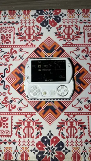 PSP go 14gb fully loaded with games