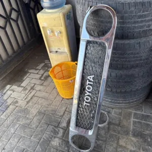 تيوتا اف جي شبك الامامي مستعمل ولكنه نضيف