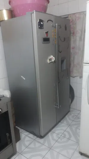 ثلاجه بابين للبيع بحاله ممتازه