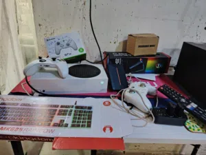 Xbox سيريس s اخو الجديد مع ملحقات سيتاب كامل والعاب