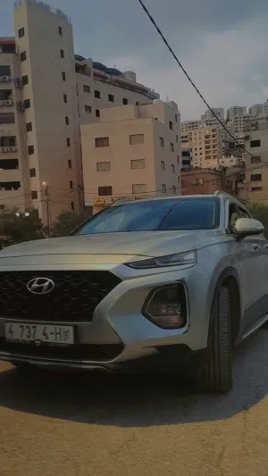 هيونداي سنتافيه لون فضي موديل 2018 ترخيص 2019 شكل 2019  135000 كم  ديزل  مقعد كهرباء  شاشة اندرويد