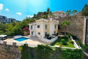 280 m2 4 Bedrooms Villa for Sale in Antalya Alanya