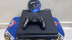 للبيع بلايستيشن 4 (PS4) slimنظيف