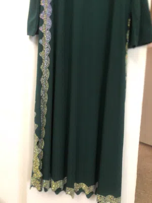 فستان عدد 2 يصلح ل سهره وخطوبه  لبسه واحده فقط بحال الجديد  من شي ان طلب من الخارج