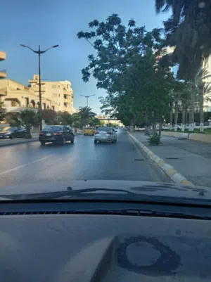 2000م للبيع في طريق السكة