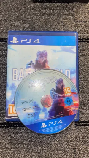 للبيع بلايستيشن فور متسعمل بحاله جيدة مع شريطين بسعر 40 دينار وقابل للتفاوض