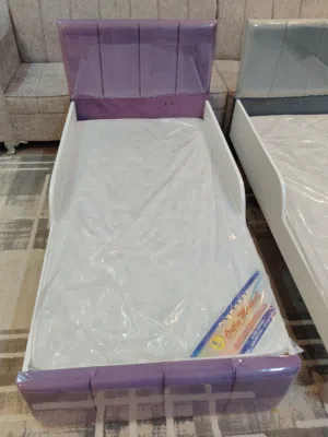 أسرة أطفال جديدة مع المرتبة