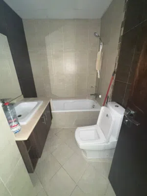 شقة غرفة وصالة في الخان — إطلالة بانورامية بحرية تخطف الأنفاس   سكن راقٍ، موقع مميز، وخدمات كاملة...