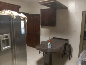 مطبخ خشب بلوط للبيع 4*4 تقريباً