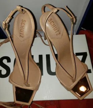 Schutz beige