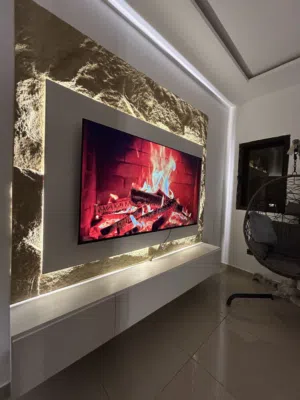 * شاشة Samsung 65 إنش 4K Smart للبيع
