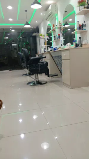 للبيع صالون القاسم الرجالي في الرس