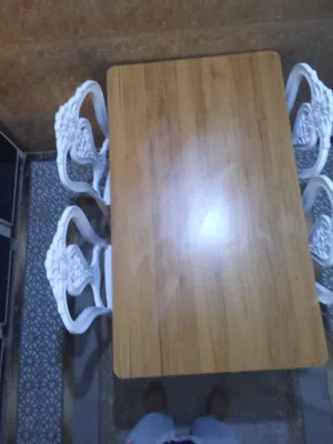 ميز طعام جديد