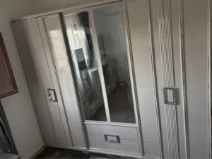 أثاث منزل ما بين دار نوم و و جلسة و فرن غاز