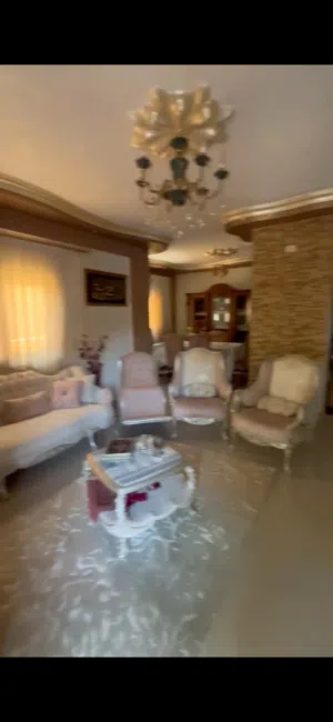 شقه بفيلا للبيع