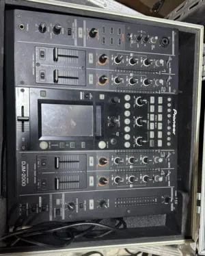 DJM 2000 dj mixer