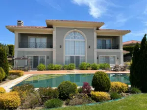 300 m2 5 Bedrooms Villa for Rent in Istanbul Büyükçekmece