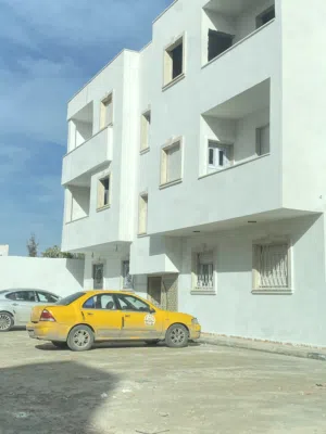 شقة جديدة للإيجار طرابلس طريق المطار/ الخلاطات
