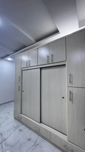 اثاث بيت كامل مع مكيفات   مع كهربائيات للبيع في اربد