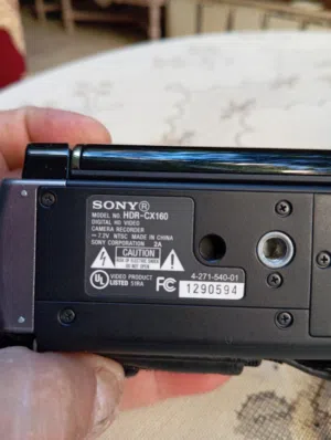 مجموعه من الكاميرات سوني و بناسونك من احدث الموديلات مع جميع الملحقات شنطه وشاحن واسلاك