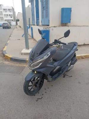 هوندا pcx 2020فل الموطو مسجلا بكتيبها مطور كرونه فرشيلا قلب وين متحب يغالي الموطو ربي يبارك بصمه