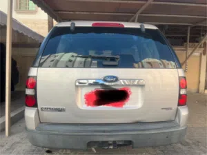 للبيع سياره فورد 6سلندر