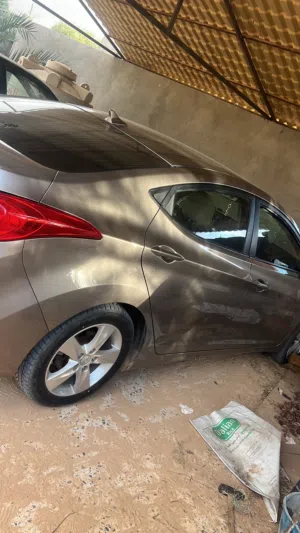 هونداي النترا للبيع المكان الزاويه السياره من توا فاها فنس زي اي لنترا موجوده ف البلاد