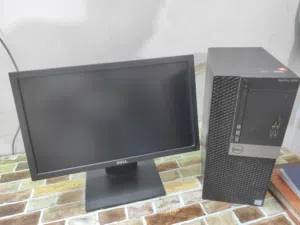 قطع حاسبة مع شاشة Dell