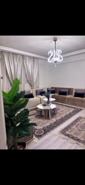 شقه بيع . في الحى الجامعى . خلف صور الجامعه .