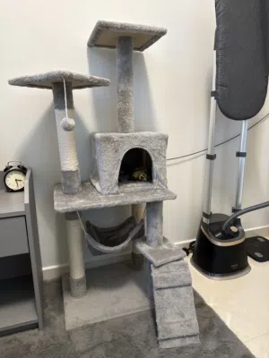 Cat tree with toys