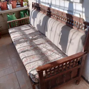 طاولة وسط .