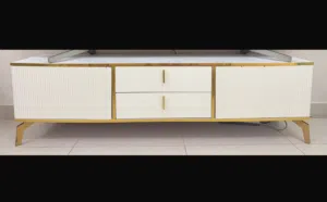 للبيع طاولة تلفزيون   For sale, a TVtable