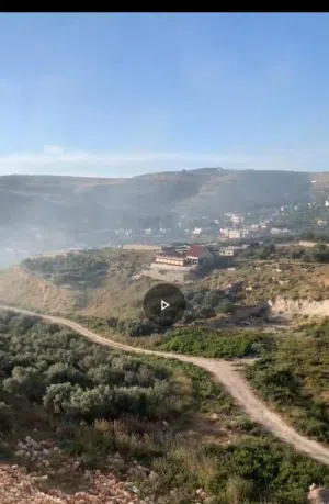 قطعة ارض مربعة الشكل في بيت وزن