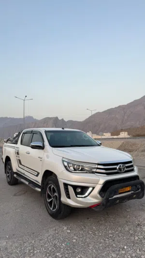 للبيع بيكب هايلكس 2019 المستخدم الاول نظيفه