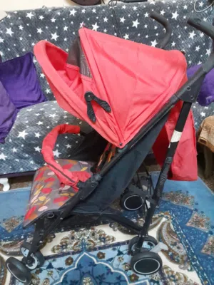 عربة ماركة فريست ستيب يعدل وضعها نوم وجلوس  9 ريال