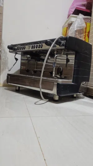 مكينة اسبريسو مع خلاط القهوة