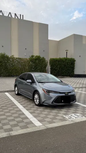 Sedan Toyota in Muscat