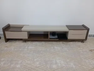 طاولة تلفزيون