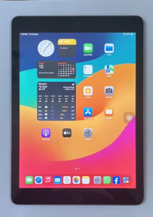 ipad-6th-generation-32-gb-space-grey-9-7-inch-display-excellent-condition