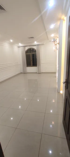 200 m2 3 Bedrooms Apartments for Rent in Al Ahmadi Eqaila
