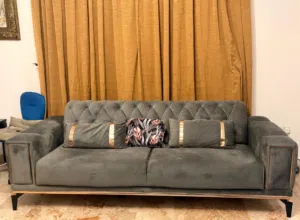 كنب بحالة الجديد غير مستخدم تقريبا