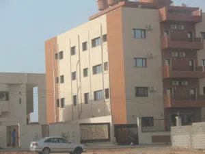 مبني اداري خدمي للايجار . في السراج