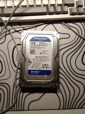 للبيع HDD بمساحه 1T