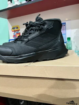 Adidas Terrex Mid Leather Snow Boots cold and rain ready waterproof