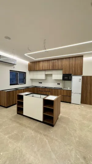 فني مطابخ الالمنيوم والخشب فك ونقل وتركيب وصيانه شامله ولحام رخام وتعديله