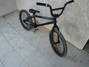 دراجه BMX GEOS في حاله ممتازه  20 انش غير قابل للمساومة